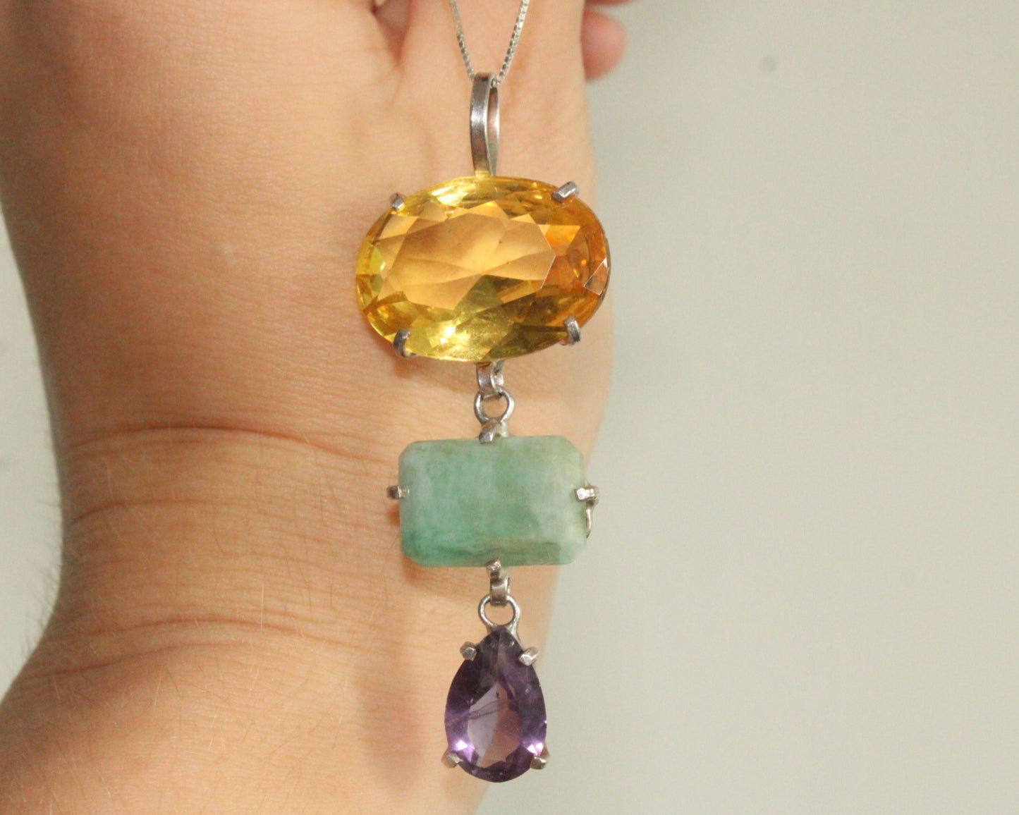 Pendant with 3 big gems