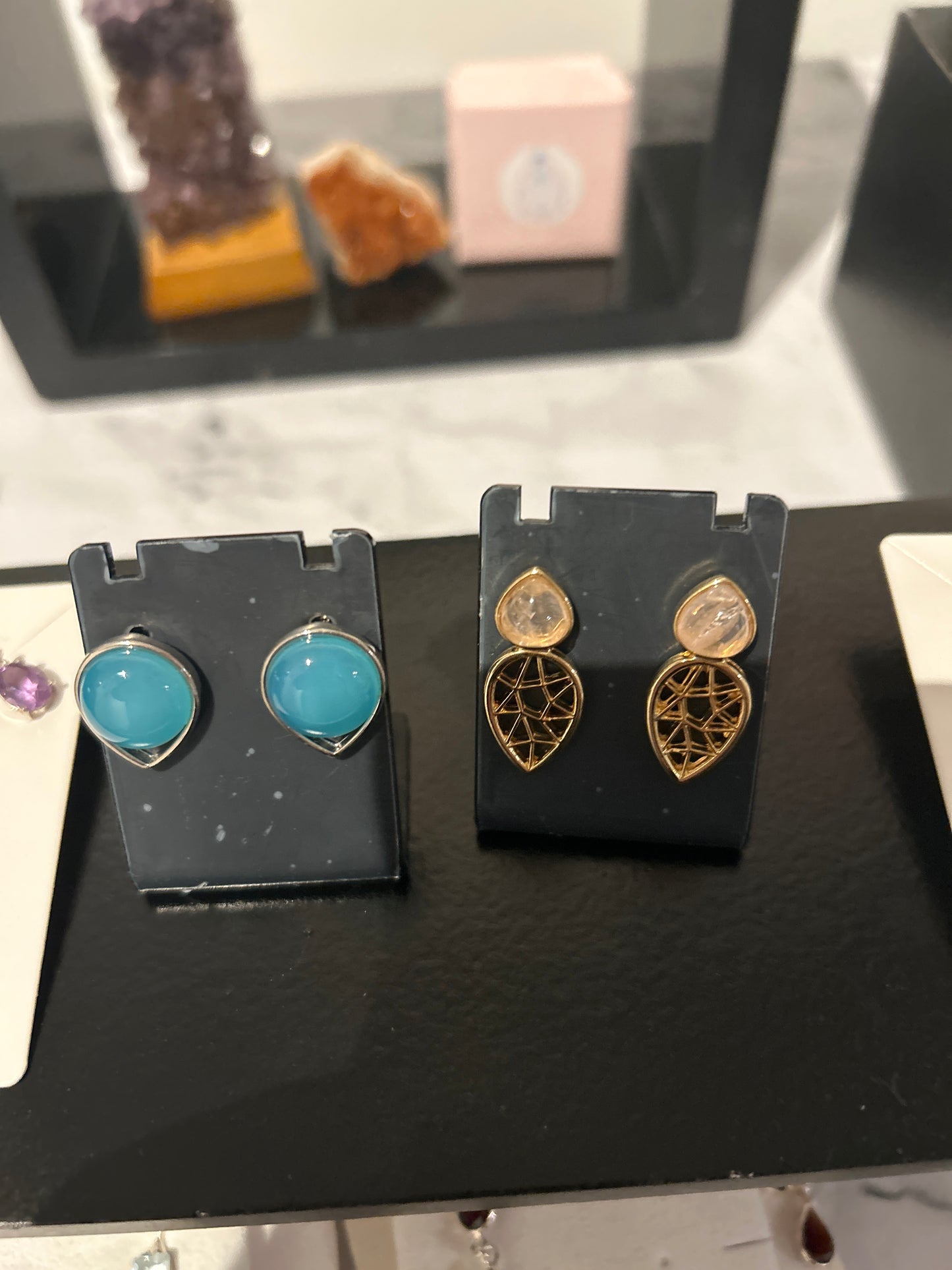 Earring agate or rose quartz