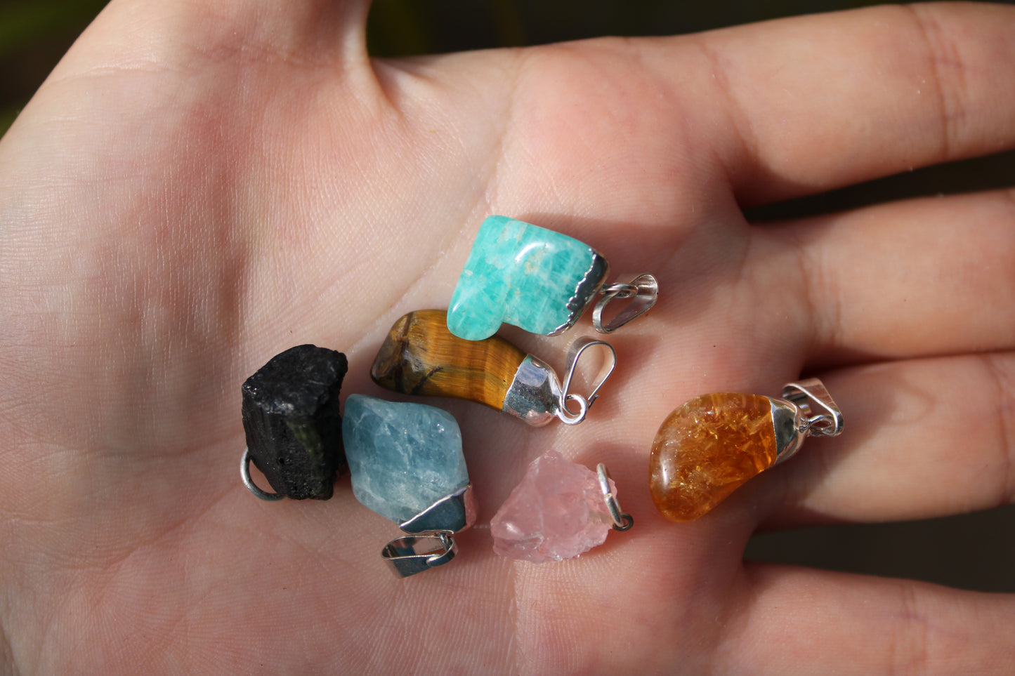 Rough simple pendant multiple stones