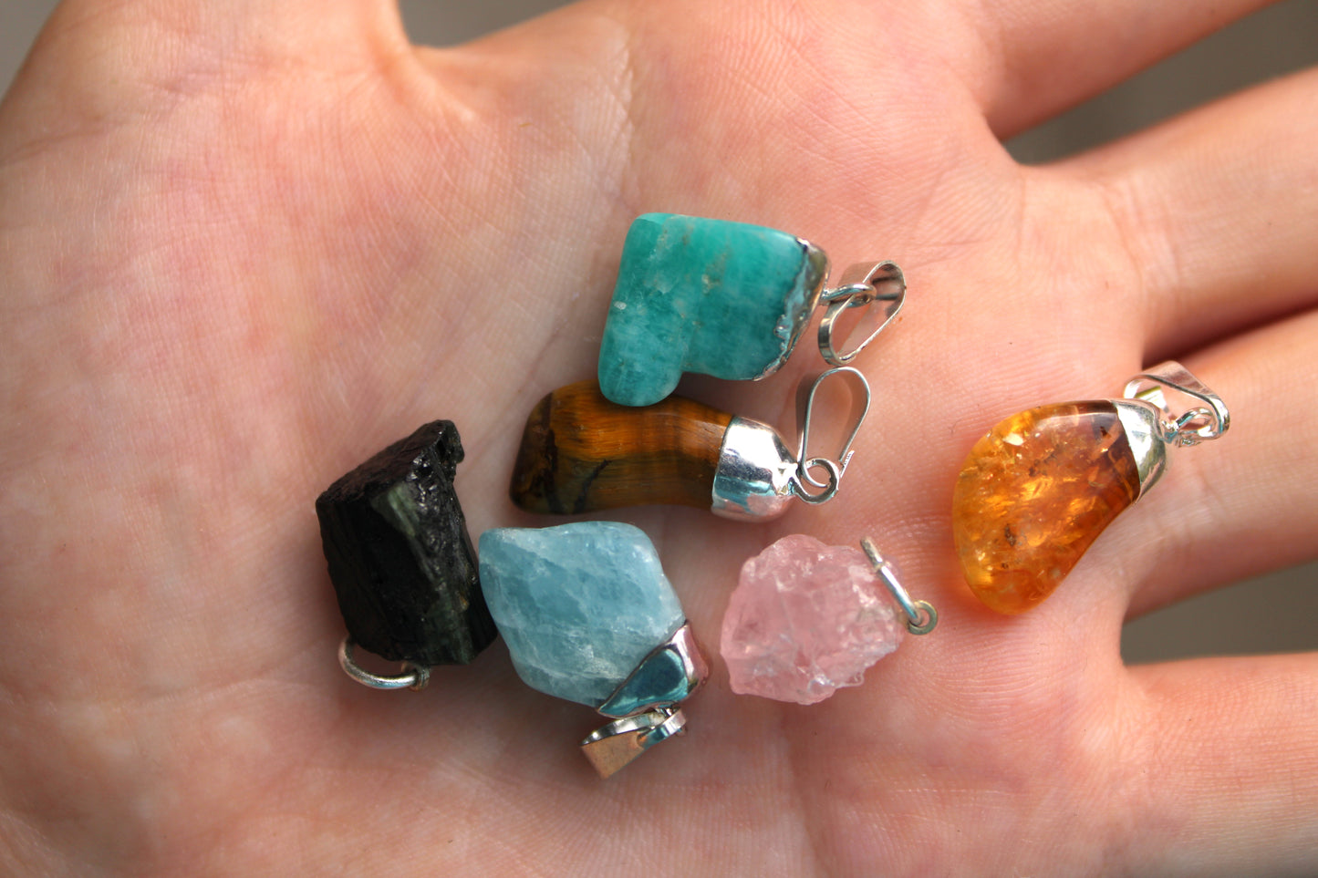 Rough simple pendant multiple stones