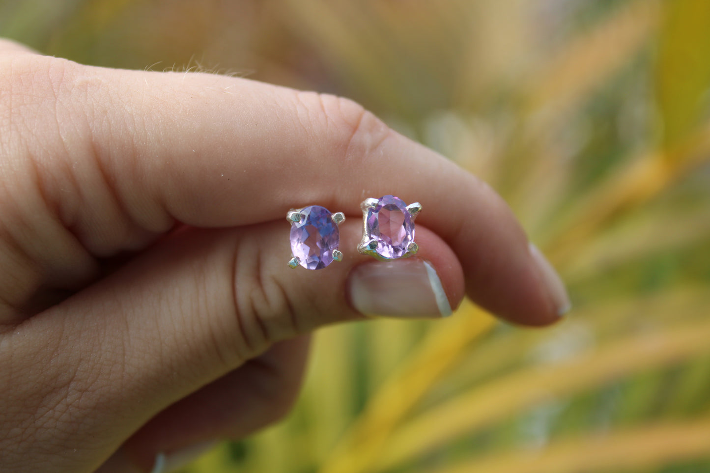 Amethyst stud earring