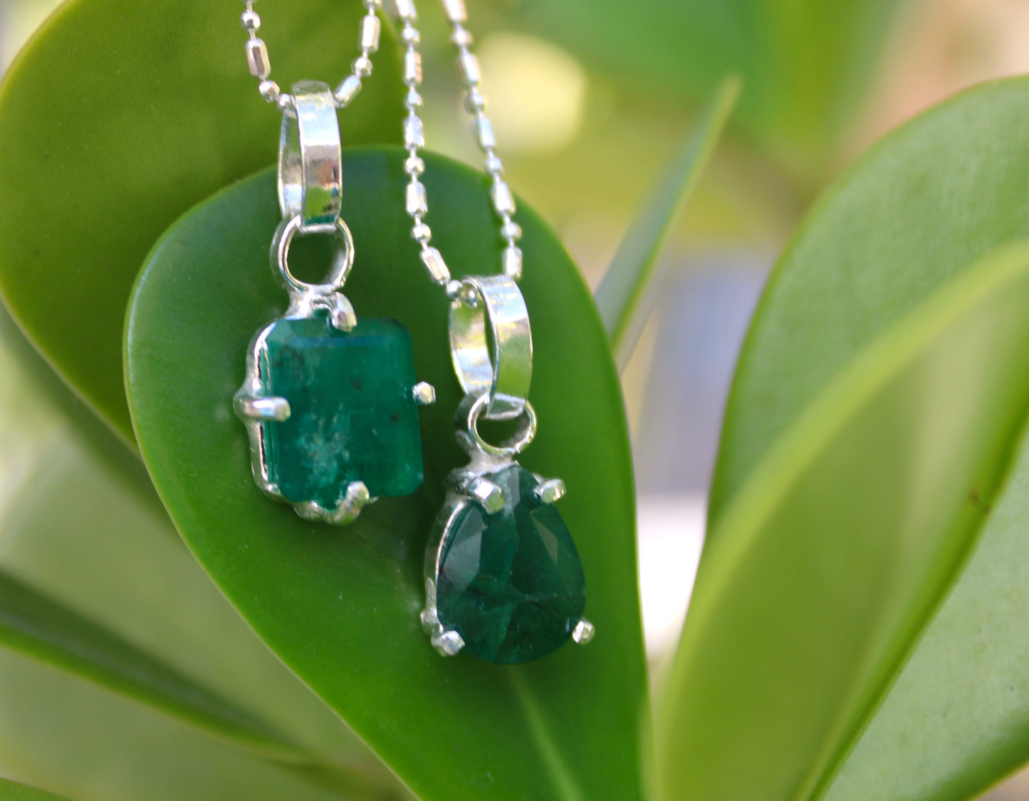 Emerald 3-carat pendant in sterling silver