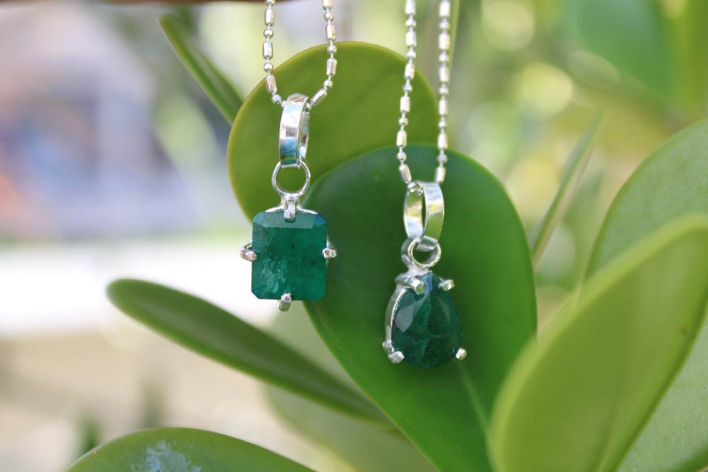 Emerald 3-carat pendant in sterling silver