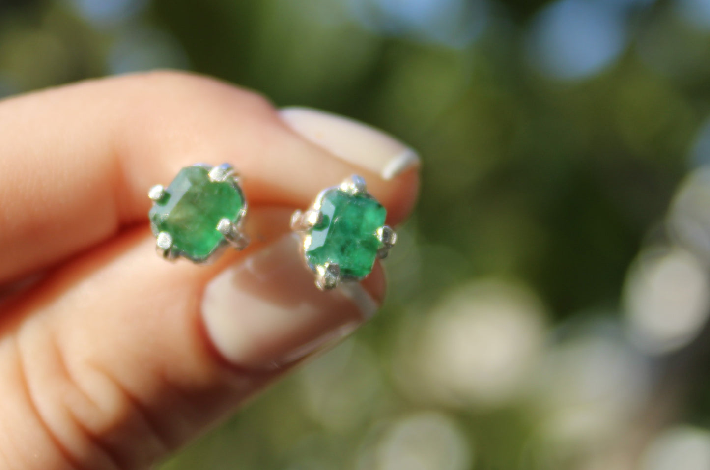 Emerald 2-carat stud squared earring