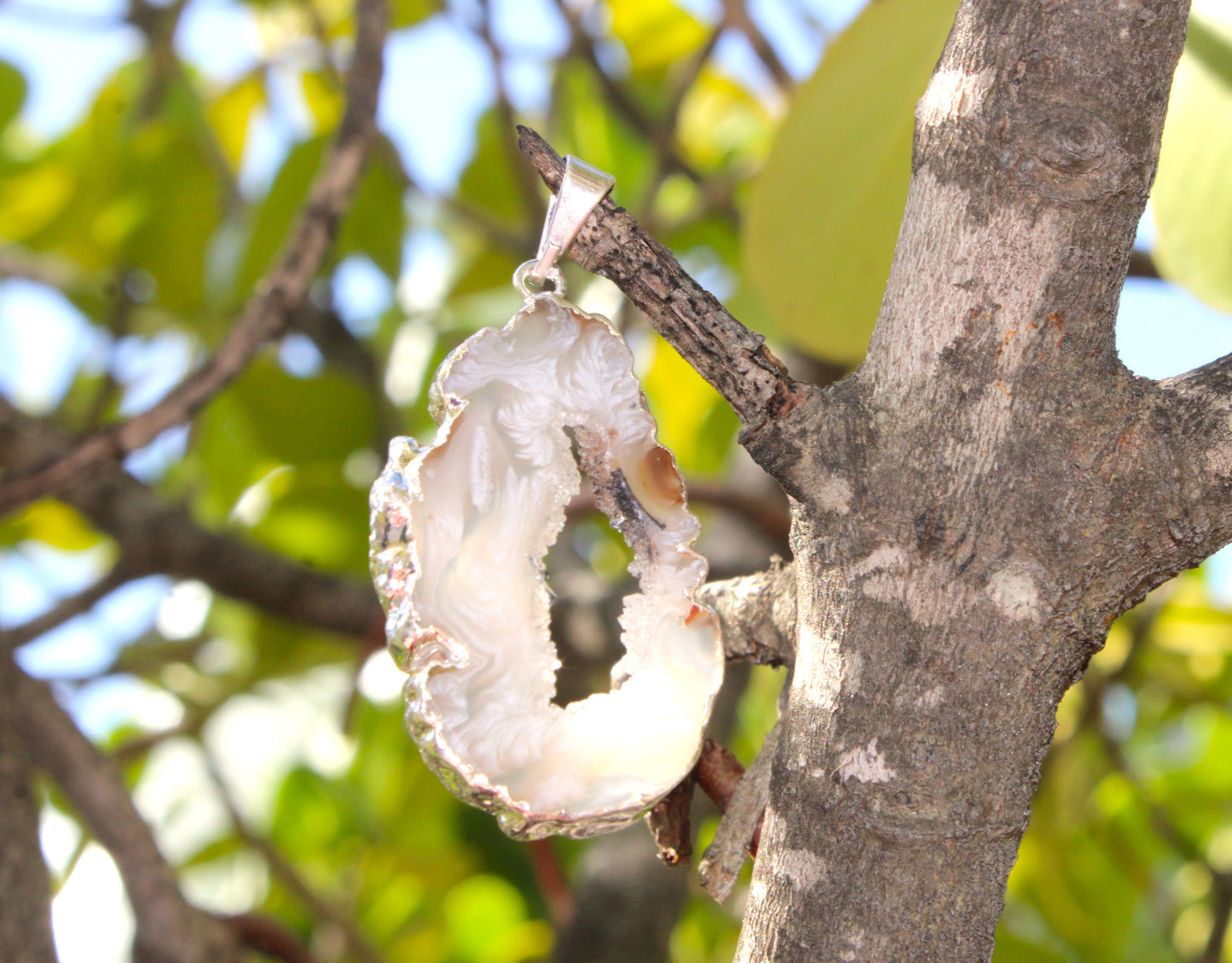 Brown and white agate pendant