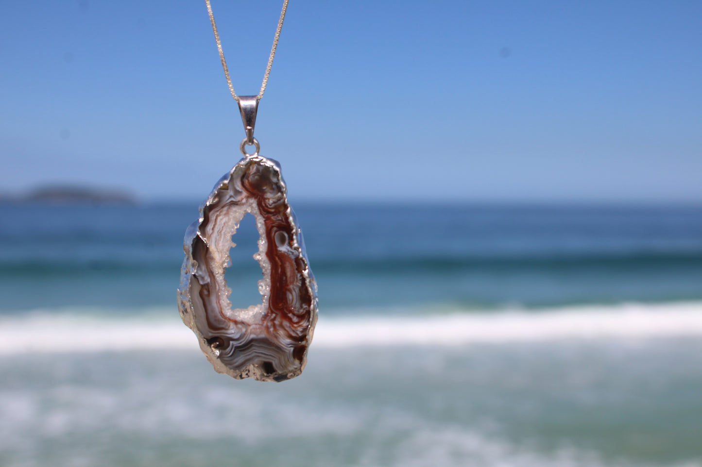 Brown and white agate pendant